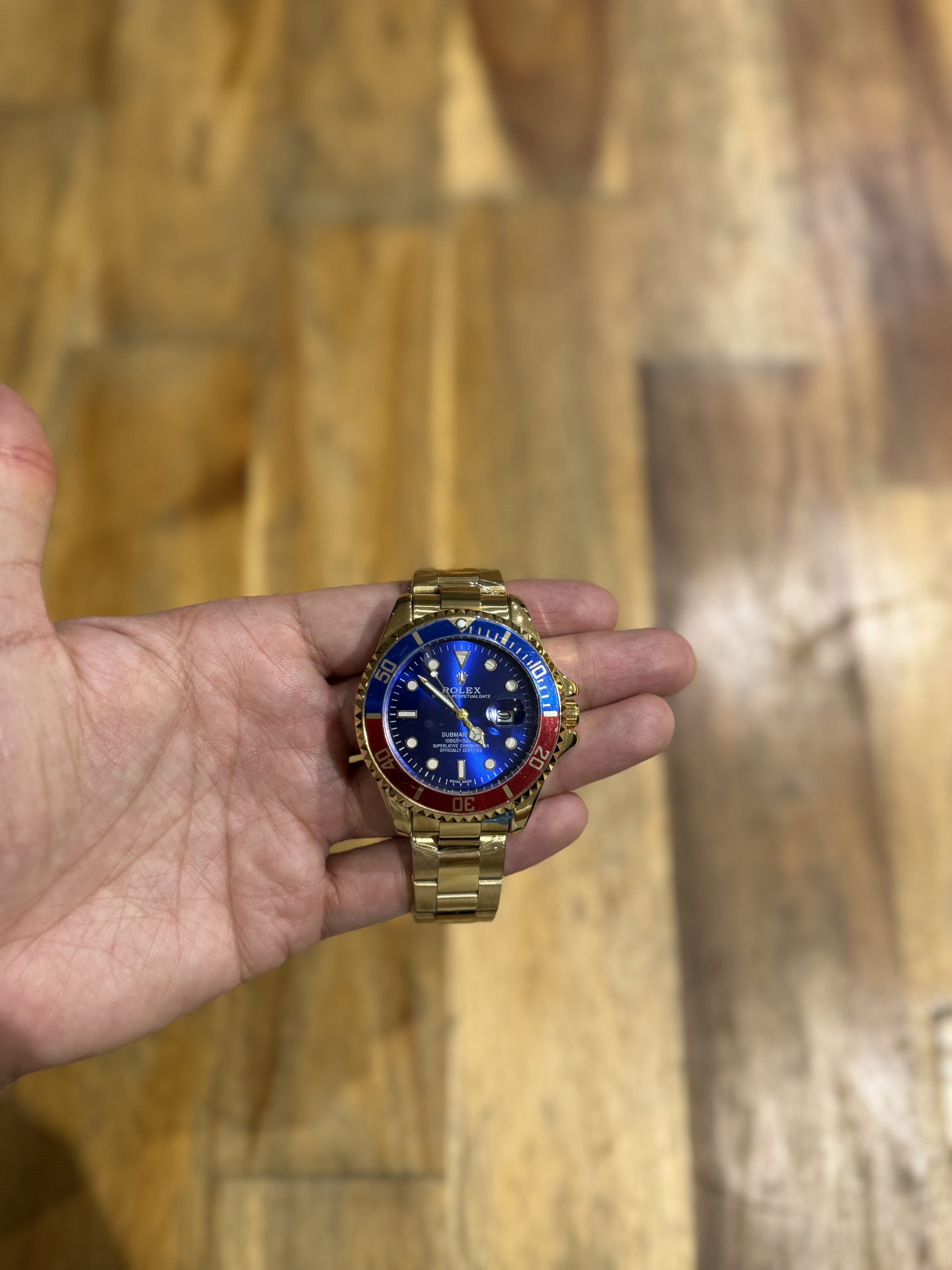 Rolex Submariner en tono dorado con bisel Pepsi azul 1